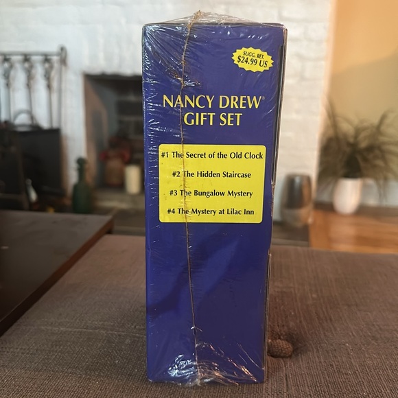 Nancy Drew Gift Set by Carolyn Keene - Picture 2 of 5